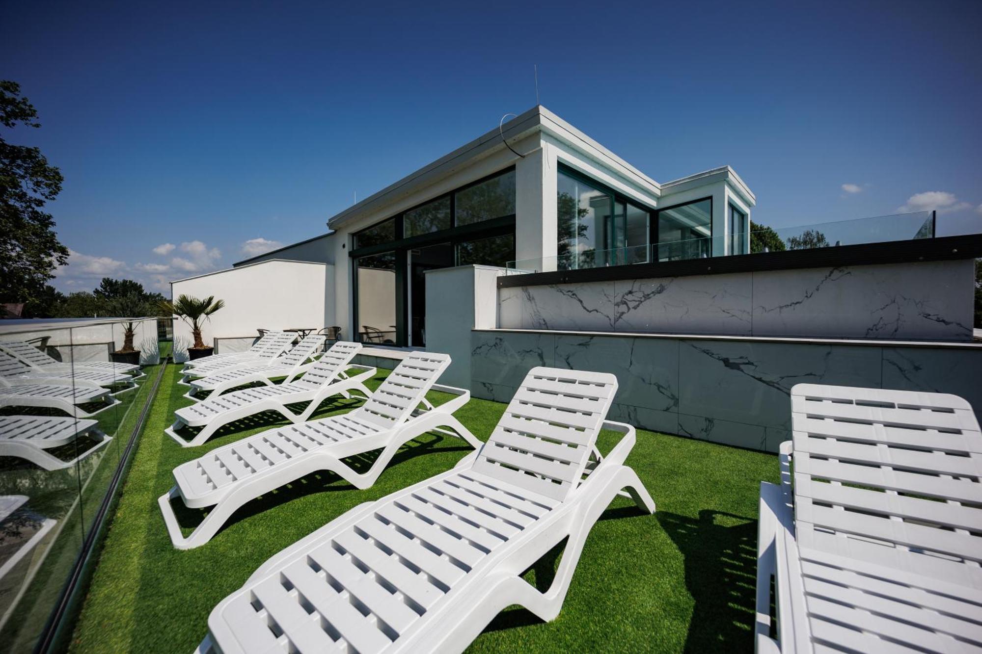 Villa Bauhaus Labi Garden Wellness Apartman Siofok Exterior photo